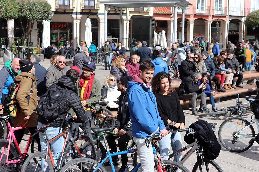 Los ciclistas vuelven a llenar las calles de Burgos contra la Ordenanza de Movilidad