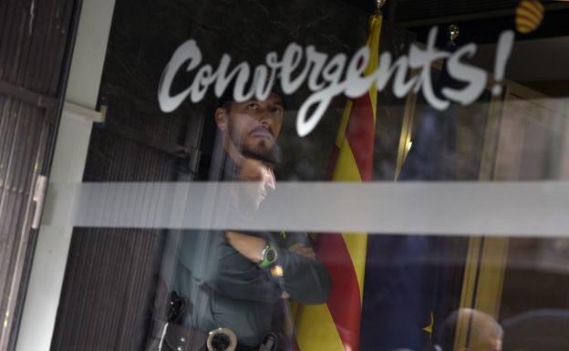 El juez imputa a 49 personas de la órbita de la antigua CDC por desvío de fondos de la Diputación de Barcelona