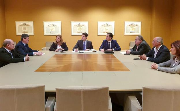 La Junta impulsará la mejora del convenio con el País Vasco que elimine el efecto frontera y facilite el acceso a los servicios públicos