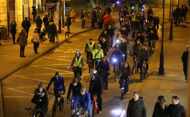 Los ciclistas vuelven a reivindicar su espacio en la ciudad