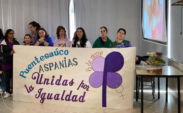 El Centro de Educación Puentesaúco, epicentro de la celebración del 8 de Marzo en Aspanias