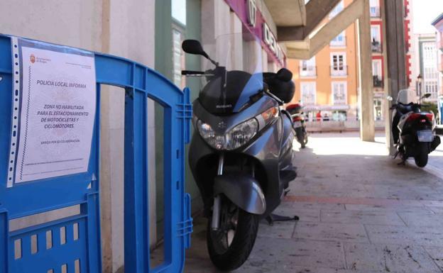 El Moto Club Burgalés critica al Ayuntamiento por prohibir aparcar en los lugares habituales sin haber habilitado antes nuevos espacios