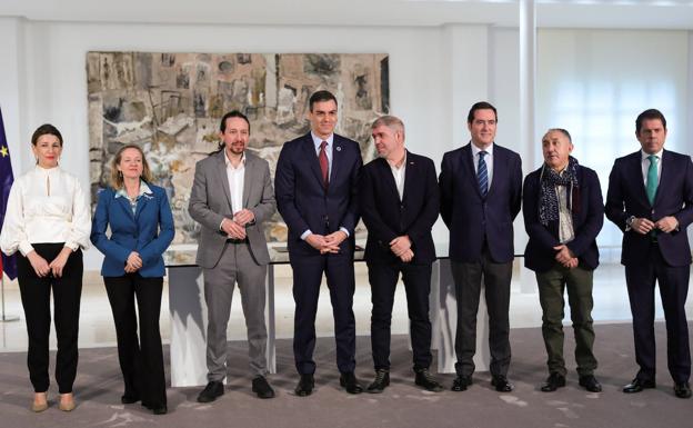 Empresarios y sindicatos proponen que el Gobierno simplifique y acorte la resolución de los ERTE