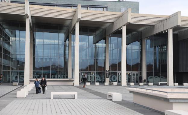 Burgos cierra los colegios y aplaza las operaciones no urgentes