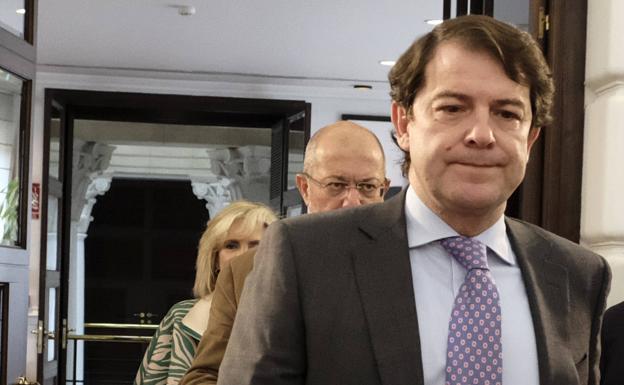 Mañueco anuncia que la Junta será «más restrictiva que el Gobierno» en la reducción del transporte colectivo