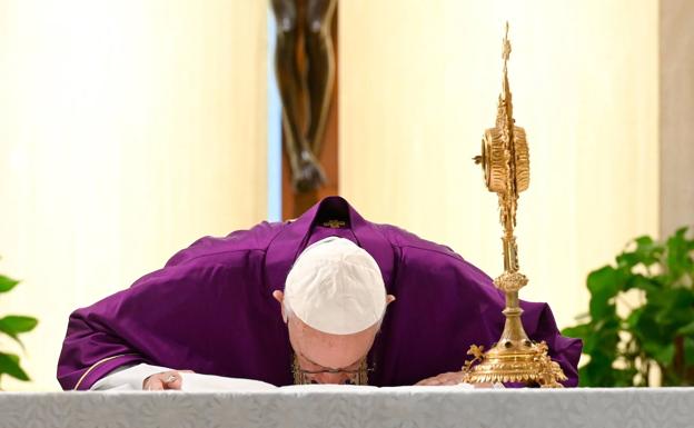 El Papa concede indulgencias plenarias a los enfermos de coronavirus y a quienes les cuidan