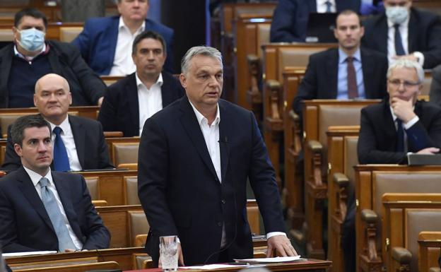 Bruselas estudia la ley que permite a Orban gobernar Hungría a golpe de derecho durante el coronavirus