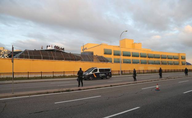 Dejan en libertad a casi todos los internos del CIE madrileño de Aluche