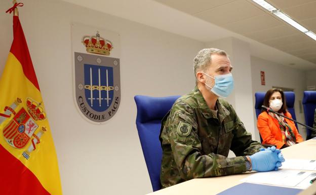 El Rey agradece a los militares su labor en la lucha contra el coronavirus