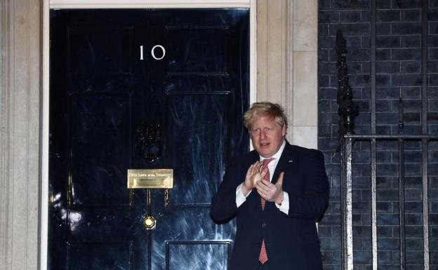 Boris Johnson es dado de alta y se recupera en Chequers