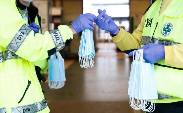 Un vuelo de Defensa traerá de China máquinas para fabricar mascarillas en el centro militar de farmacia de Burgos