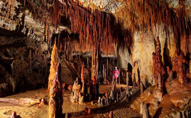 El Cenieh participa en un estudio sobre la relación entre el color rojo de las estalagmitas y los cambios paleoclimáticos