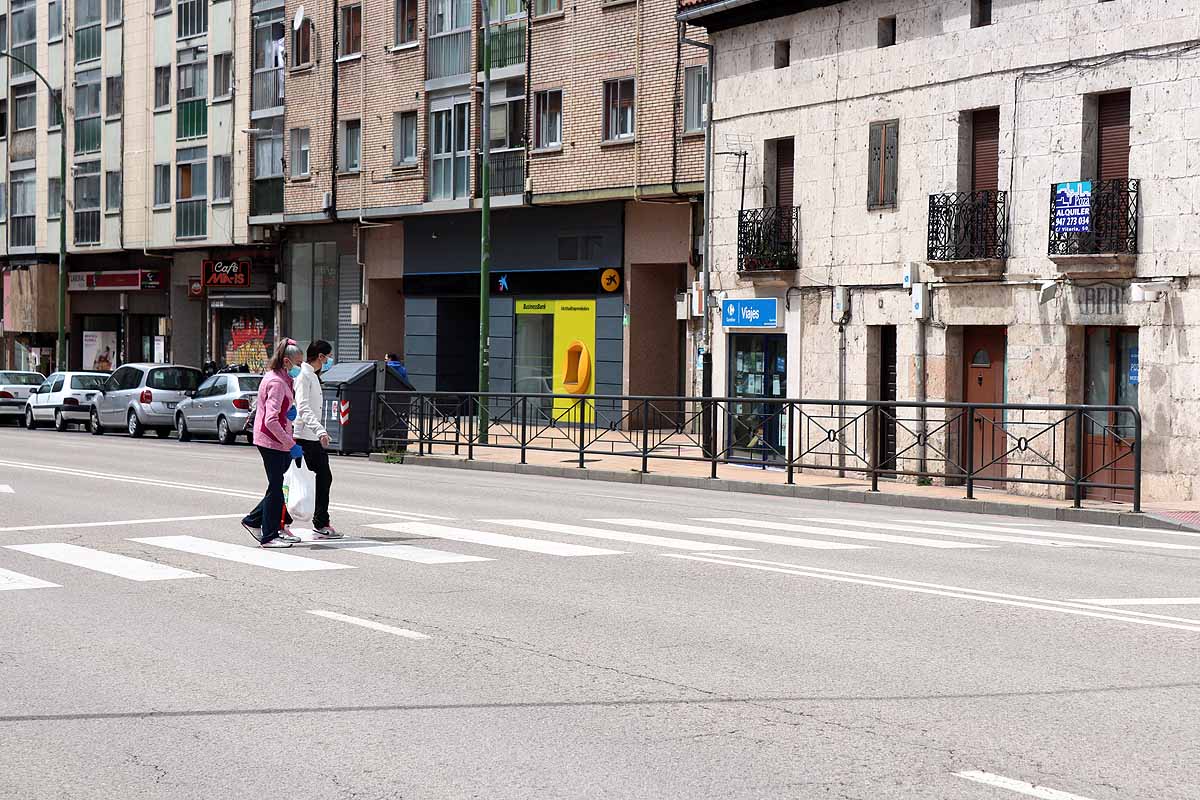 Los burgaleses se expresan y socializan desde ventanas y balcones