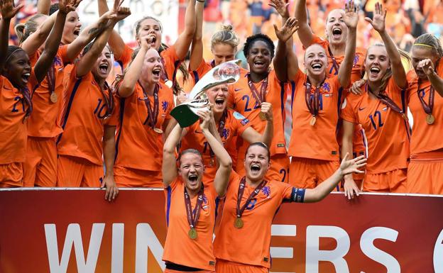 La UEFA aplaza la Eurocopa femenina a 2022