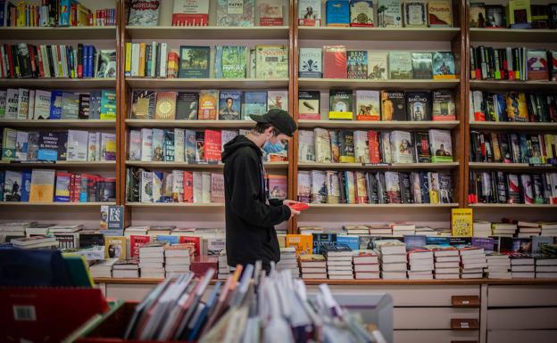 «Si se salvan las librerías nos salvamos todos», coinciden autores y editores