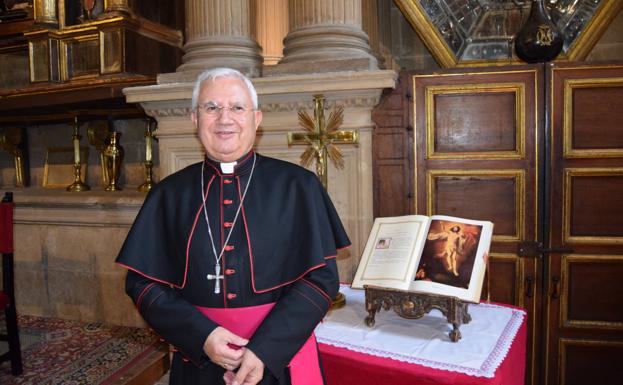 El obispo emérito de Jaén, el burgalés Ramón del Hoyo, recibe el alta hospitalaria