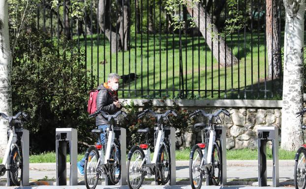 Madrid fomentará uso de la bici en la desescalada, más frecuencias en el transporte y turnos de recreo