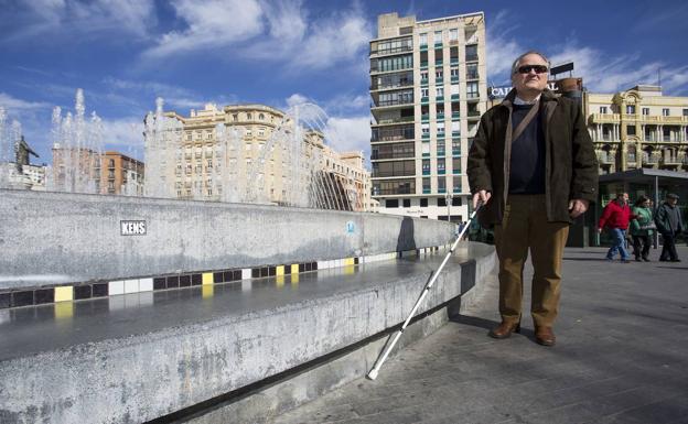 La ONCE pide ayudar a personas ciegas a guardar la distancia de seguridad