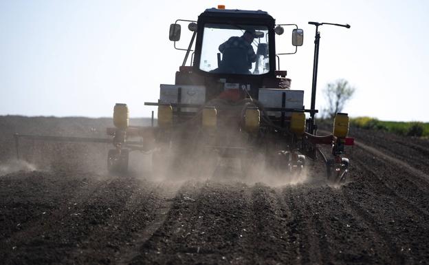 UCCL Burgos alerta de la preocupante bajada de venta de maquinaria agrícola