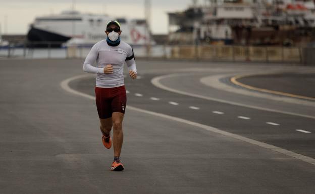 Simón a los deportistas: «Lo importante, al menos, es llevar la mascarilla en el bolsillo»