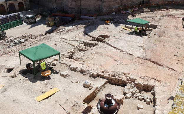 El Ayuntamiento organiza visitas guiadas a las excavaciones arqueológicas de Las Llanas