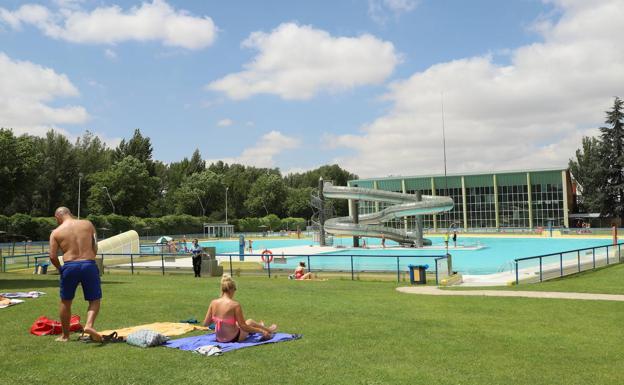 Deportes prepara las piscinas de verano a la espera de las indicaciones de Sanidad frente a la covid-19