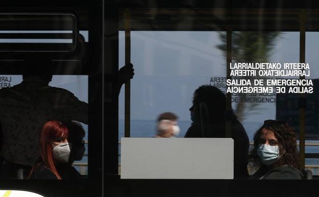 Autobuses y trenes podrán ocupar todos sus asientos desde el lunes