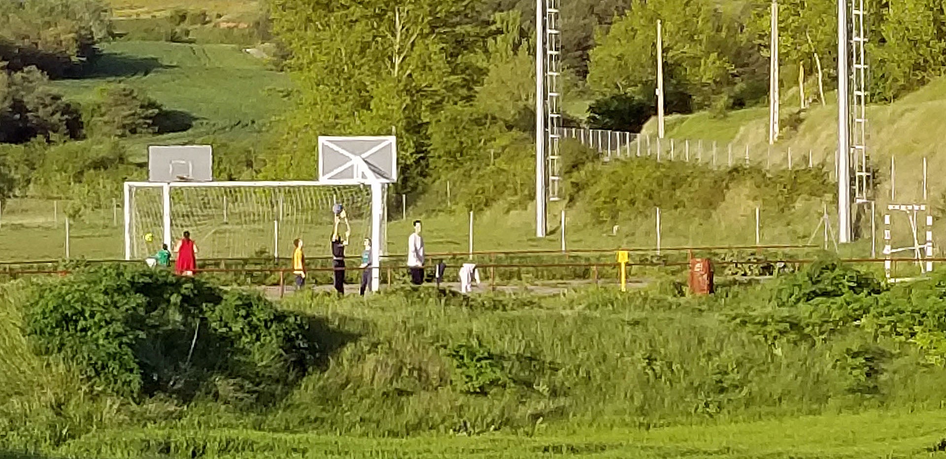 Policía Local debe reponer continuamente el precinto de parques y pistas deportivas ante el uso de los mismos pese a estar prohibido en Burgos