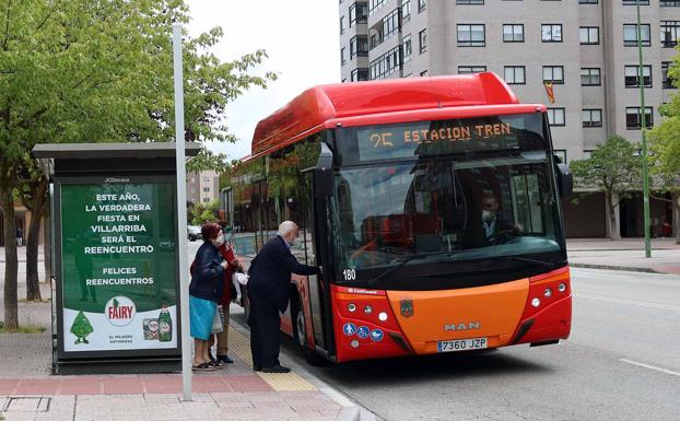 Los conductores de autobuses urbanos de Burgos lamentan haber alcanzado la totalidad de asientos ocupados sin contar con las mamparas protectoras