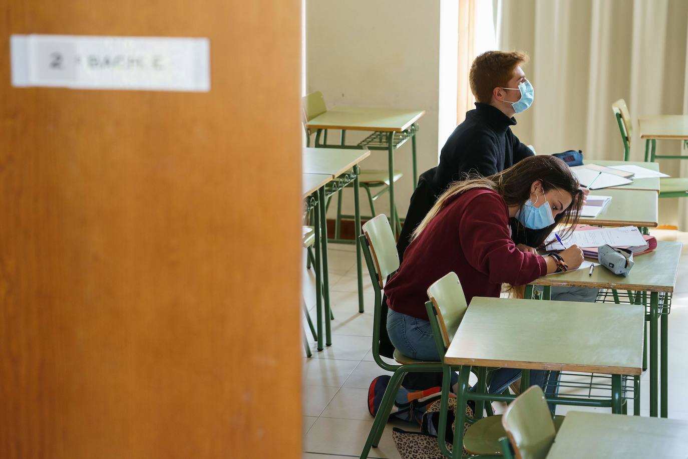 Mascarillas, geles y distanciamiento: nuevos aliados en la extraña vuelta a las aulas de los alumnos burgaleses