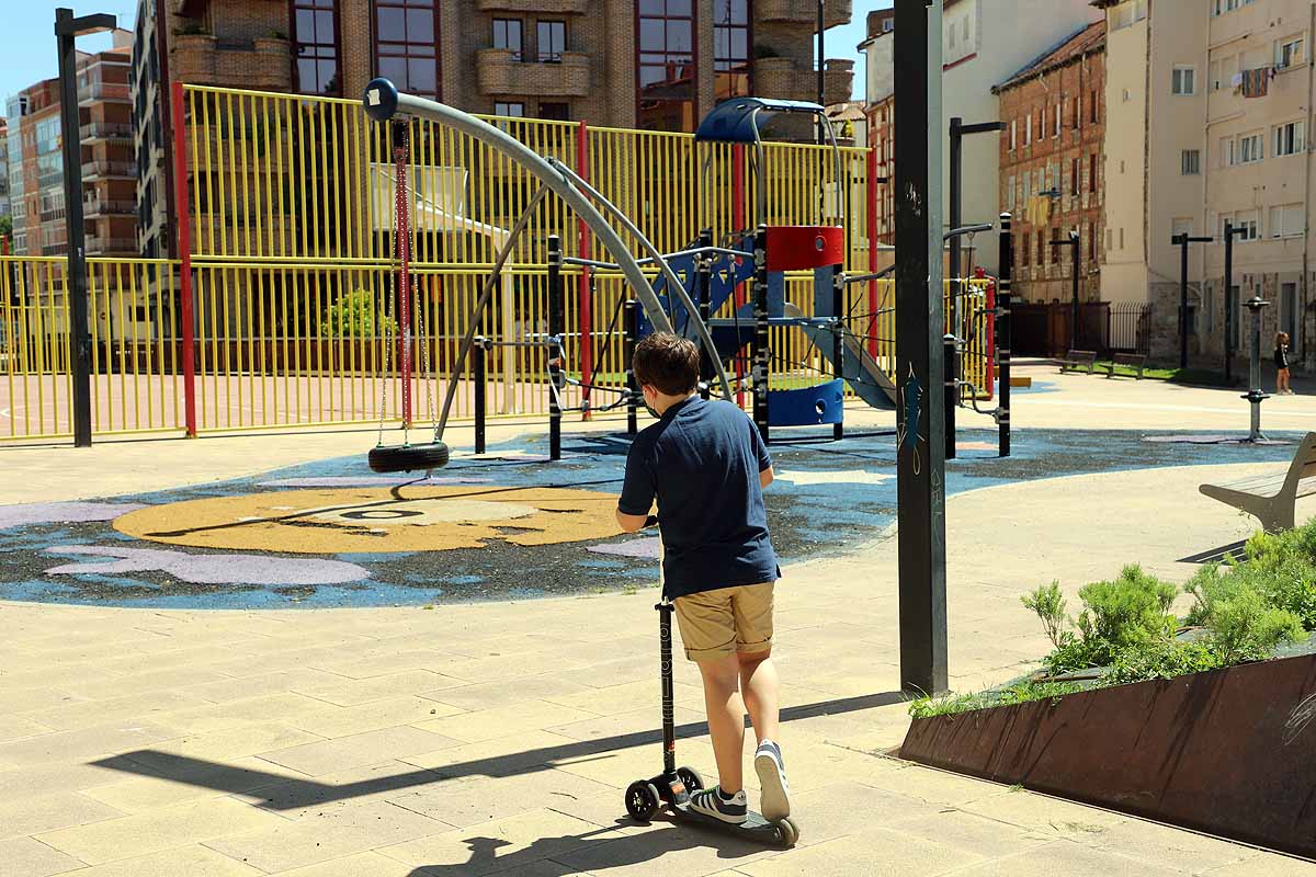 La vida regresa a los parques y pistas deportivas de Burgos