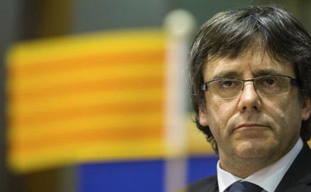 La Fiscalía pide tres años para los dos mossos que acompañaban a Puigdemont cuando fue detenido en Alemania