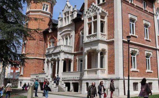 'Los sábados en Palacio' recuerda la obra de Delibes y la de Muchnik, los orígenes del español y la historia de 'Artesa'