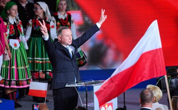 Andrzej Duda gana la primera vuelta de las elecciones presidenciales en Polonia