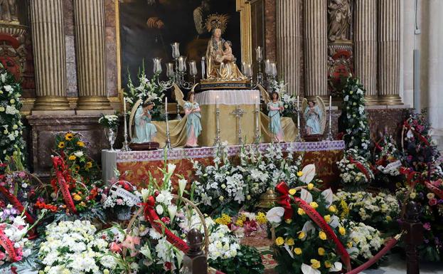 Burgos cumple con Santa María La Mayor con una ofrenda floral íntima en la Festividad de San Pedro y San Pablo