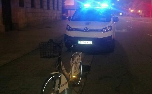 En bicicleta por Burgos, haciendo eses y cuadruplicando la tasa de alcohol permitida