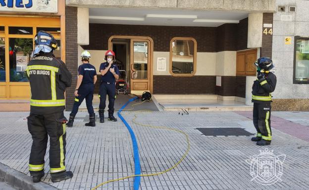 Los Bomberos de Burgos apagan un incendio en una cocina de la calle Luis Alberdi