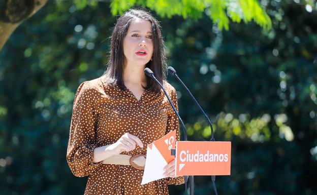 Arrimadas reaparece y exige a Iglesias que «deje de atacar a los jueces y dé la cara»