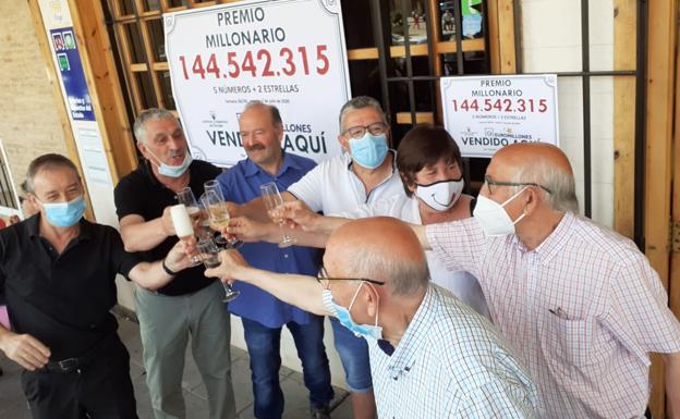 Los agraciados de Mayorga con más de 144 millones ganan 35 premios más en otras categorías