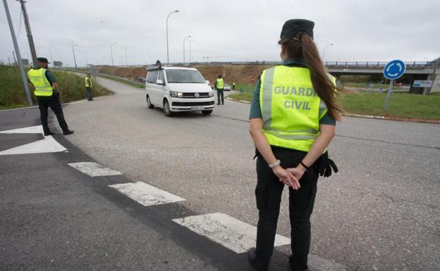 El Supremo elimina la discriminación salarial por un complemento de guardia civil