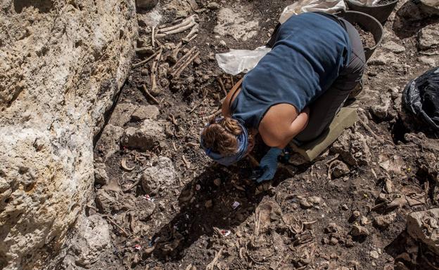 La campaña de excavaciones en 'El Pendón' permite constatar dos momentos de utilización del dolmen