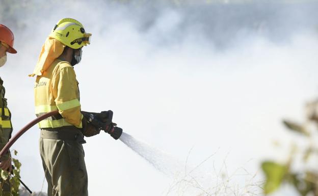 Controlan un incendio de rastrojo en Avellanosa de Muñó tras calcinar casi 20 hectáreas