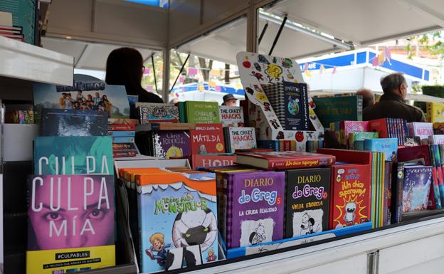 Las librerías invitan a los burgaleses a celebrar un Día del Libro especial, con descuentos, flores y actividades culturales