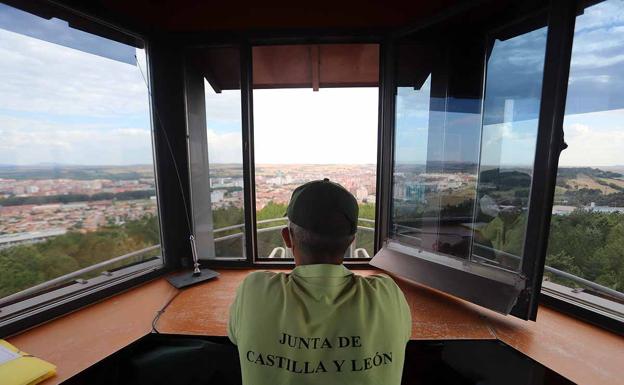 Centinelas de fuegos, los ojos que velan para frenar los incendios forestales en Burgos