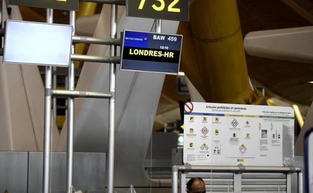 Londres señala que no excluirá de la cuarentena a Baleares y Canarias