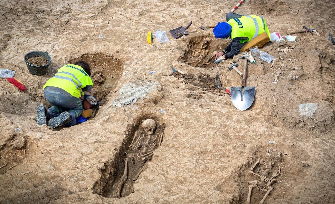 Las obras de la A-12 han permitido descubrir una necrópolis en Grañón (La Rioja)