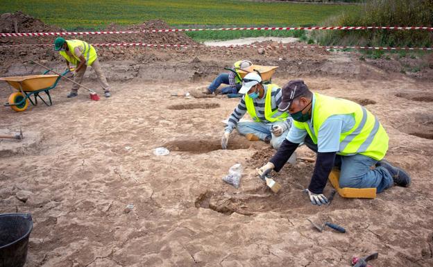 Una necrópolis a los pies de la A-12 entre Burgos y Logroño