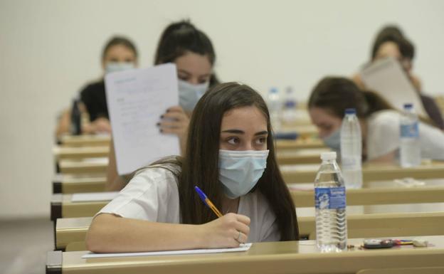 Las carreras de universidades públicas de la región que exigen una nota superior al once se duplican hasta las 36