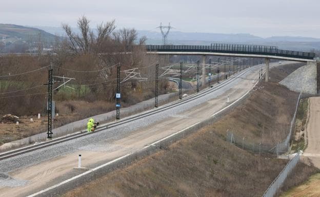 Adif da los últimos retoques al AVE a Burgos para iniciar las pruebas que verificarán la fiabilidad de la línea