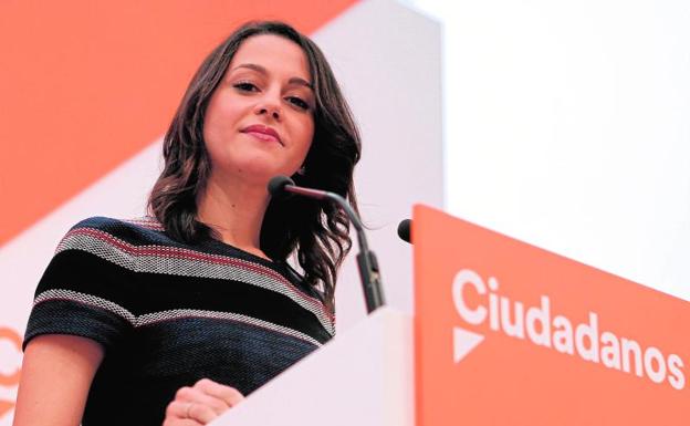 PP y Ciudadanos se disputan el centro con estrategias diferentes